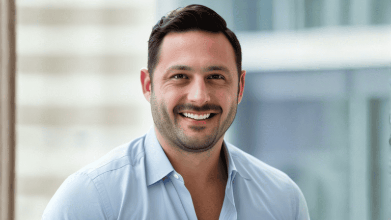Headshot of Matt Curtis